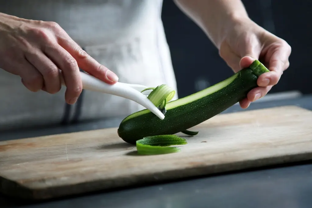 Eating well without a diet. A 6-week ladder, 1 small change at a time
